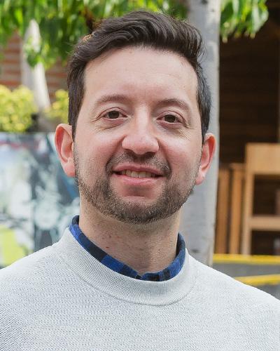 Dr. Camilo León